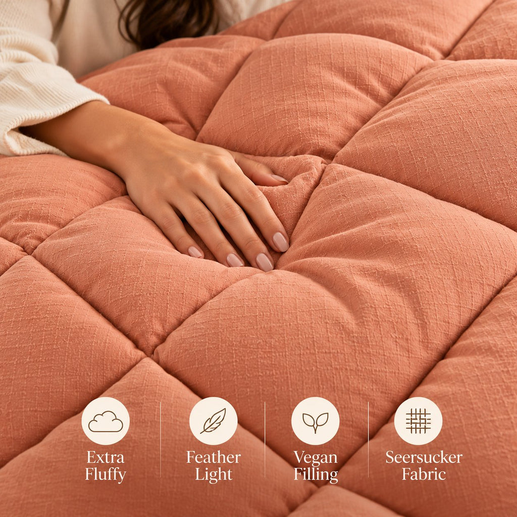 Peach Shir-o-Shakar Seersucker Comforter by Reet (peach seersucker AC comforter, light orange / pink, double bed 90x100) — features: extra fluffy, feather light, vegan filling, seersucker fabric